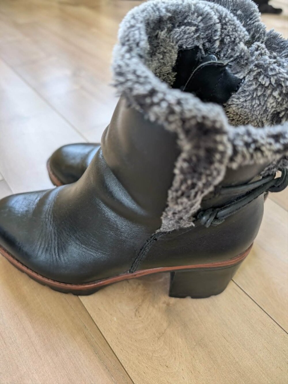 Naturalizer Valerie Black Leather Faux Fur Ankle Boots Women's 6